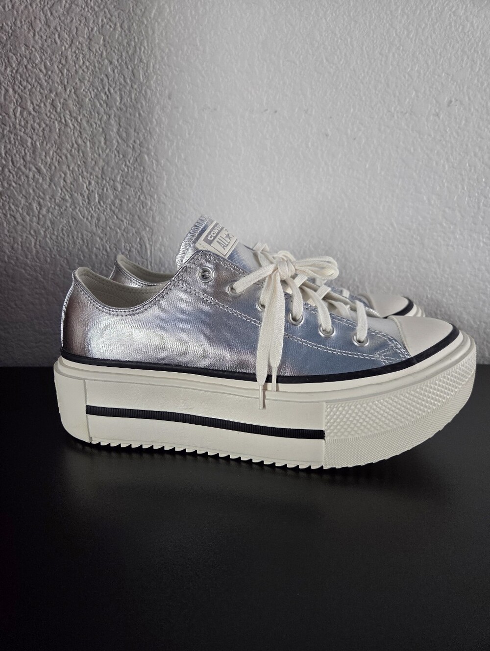 Converse All Star Silver Platform Lift Sneakers Shiny Lace Up Size 9.5 Wide